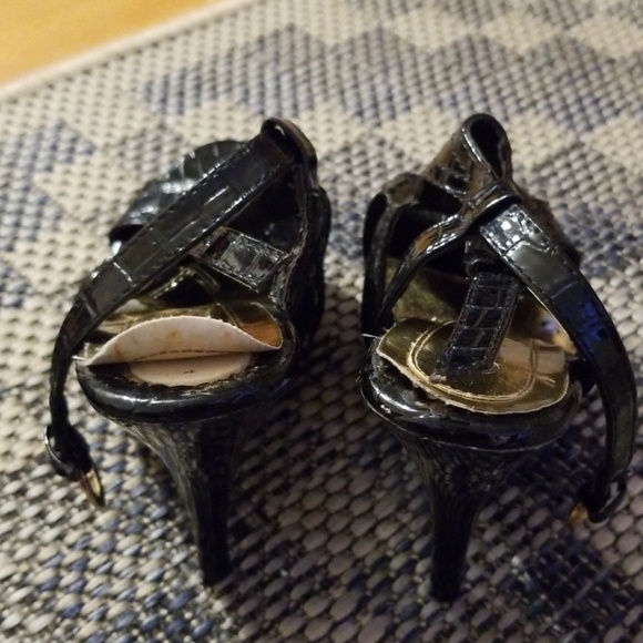 Shoes - Picture 4 of 6